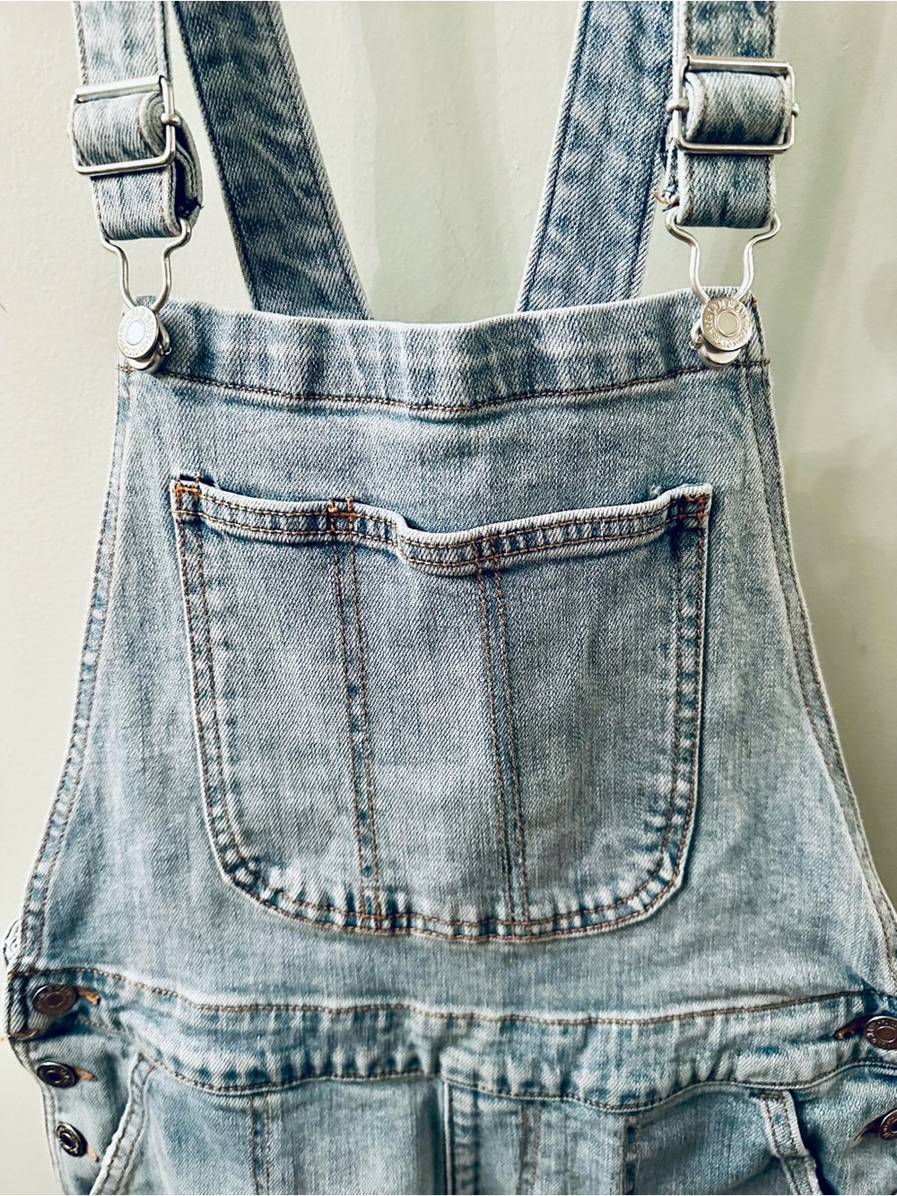 Old Navy Light Blue Distressed Denim Overalls Women’s Sz 8 Waist 30” Insm 26.5” - Picture 5 of 10